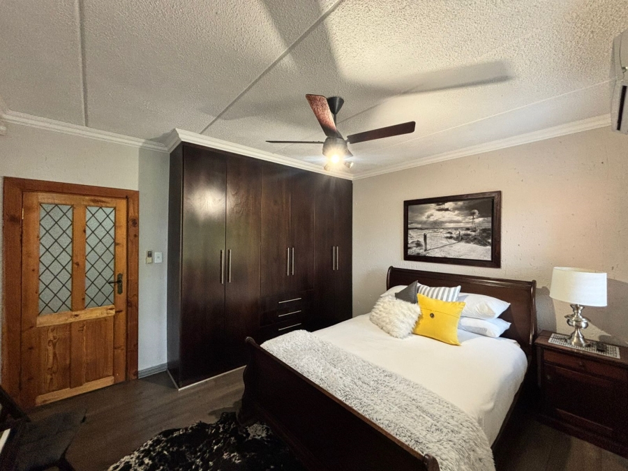 5 Bedroom Property for Sale in Grimbeeck Park North West